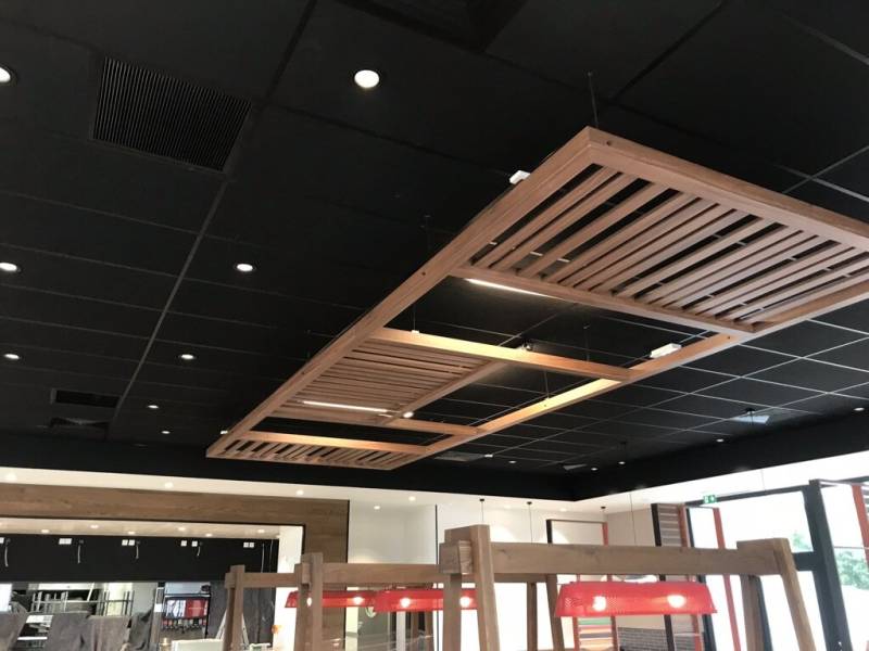 Pose d'un Faux Plafond dans un Bureau à Nîmes